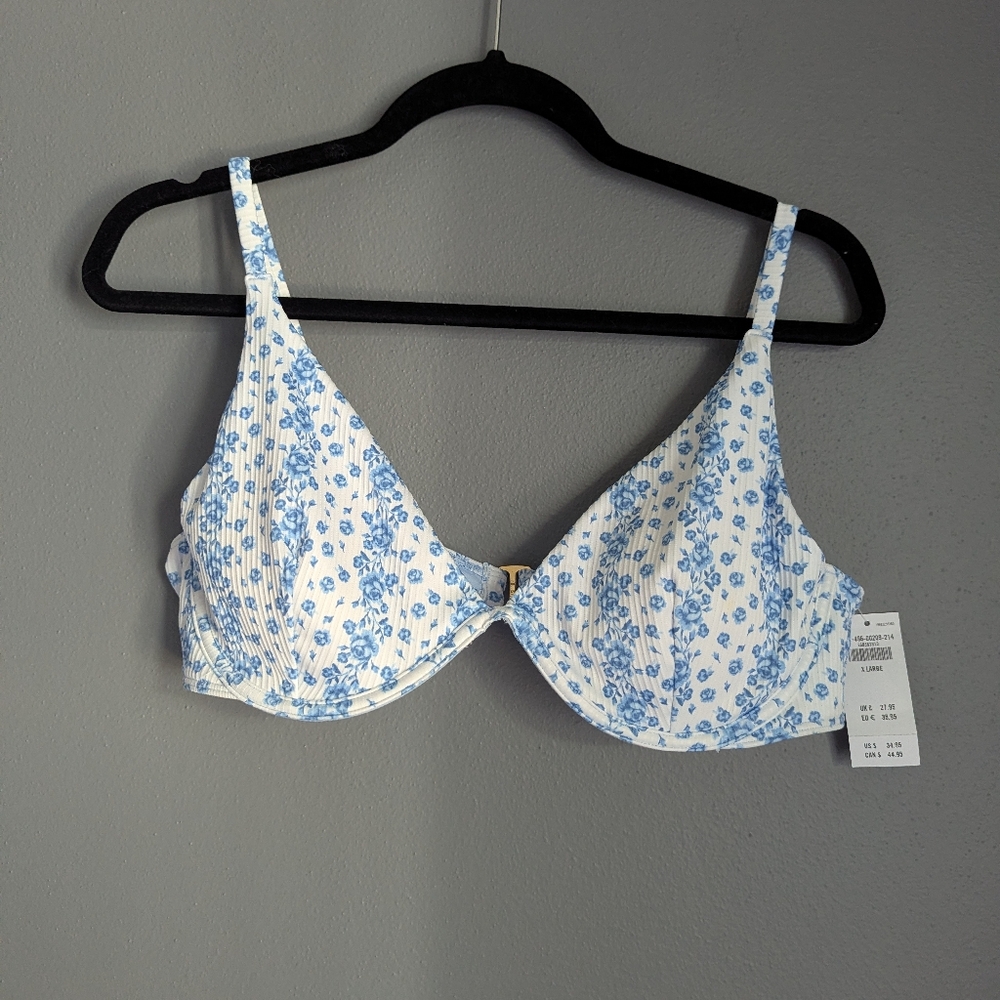 Hollister white and blue floral swimsuit new with tags size XL. NWT.